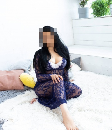 🌸💋 Живу в Москве и предлагаю широкий спектр услуг: классический и эротический массаж, оральный и классический секс, ролевые игры, стриптиз и многое другое. 😍 Если ты ищешь девушку, которая сделает твои фантазии реальностью, то я именно она! ✨ Обладаю прекрасным телом и красивым лицом, которые ты можешь увидеть на моих фото. 😘 Мои клиенты всегда остаются довольными и возвращаются ко мне снова и снова. Они говорят, что со мной время пролетает незаметно, словно волшебство. Зайди ко мне и ты узнаешь, что такое настоящий праздник страсти и наслаждения! 😉✨ Поля